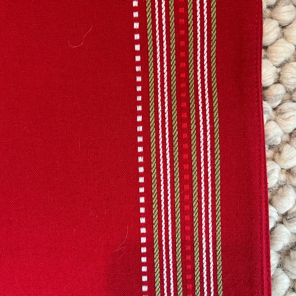 Essentials Holiday Table Runner - Picture 6 of 6